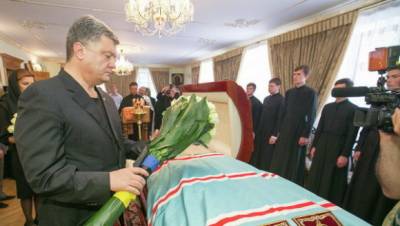 А президентом гробовщик.