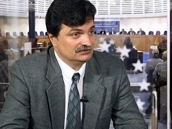 Крепим народное единство, но… пляшем под чужую дудку