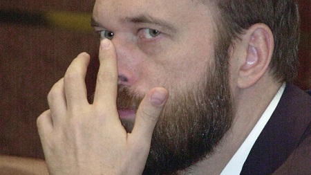 Подайте бывшему члену Совета Федерации. Беглому олигарху не хватает на персонального тренера.