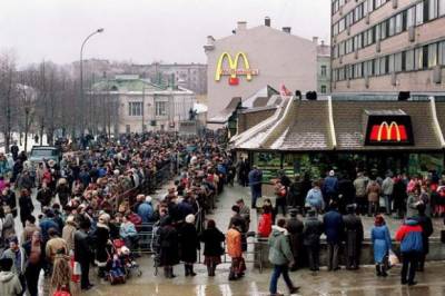 Это они не McDonald’s на Пушке закрыли, это они демократию закрыли