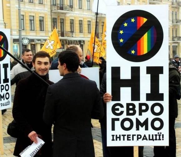 Почему украинские СМИ " не заметили "  массового вооруженного разбоя в центре Киеве.
