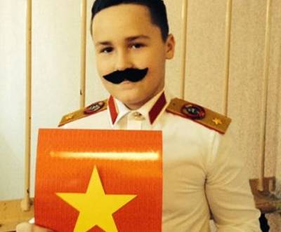 Над костюмом трудились Стахановским методом.
