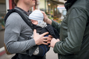 Русские суррогатные матери рожают по заказу зарубежных гомосексуалистов .