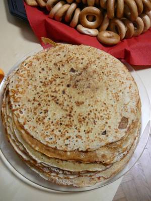 С честной Масленицей.