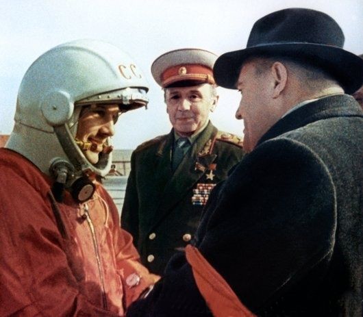 РУССКИЕ ВЕХИ ХХ ВЕКА .