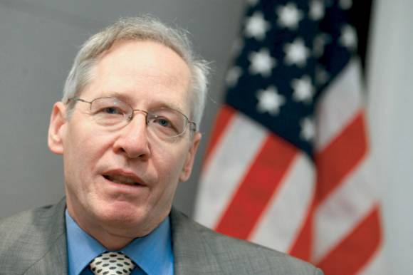 Посол США вызвал скандал в Белграде