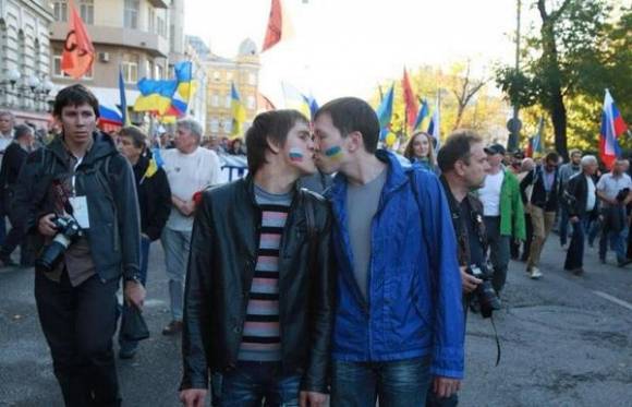 Кто разрешил фашистский марш в Москве?