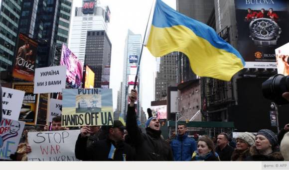 Политолог: Поддержка Западом новых киевских властей переросла в нравственное ослепление